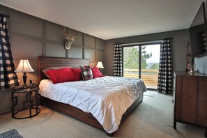 Desk, iron/ironing board, free WiFi, bed sheets - Spacious 3 bdrm, 2 Bath Plus Loft, 1630 Sq Ft.  Many onsite amenities with Golf/Skiing near by! (Harbor Springs)