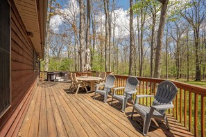 Outdoor dining - New! Lake Area Chalet w/ Hot Tub (Swanton)
