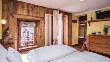 Comfort Quadruple Room, Balcony, Mountain View | Free WiFi