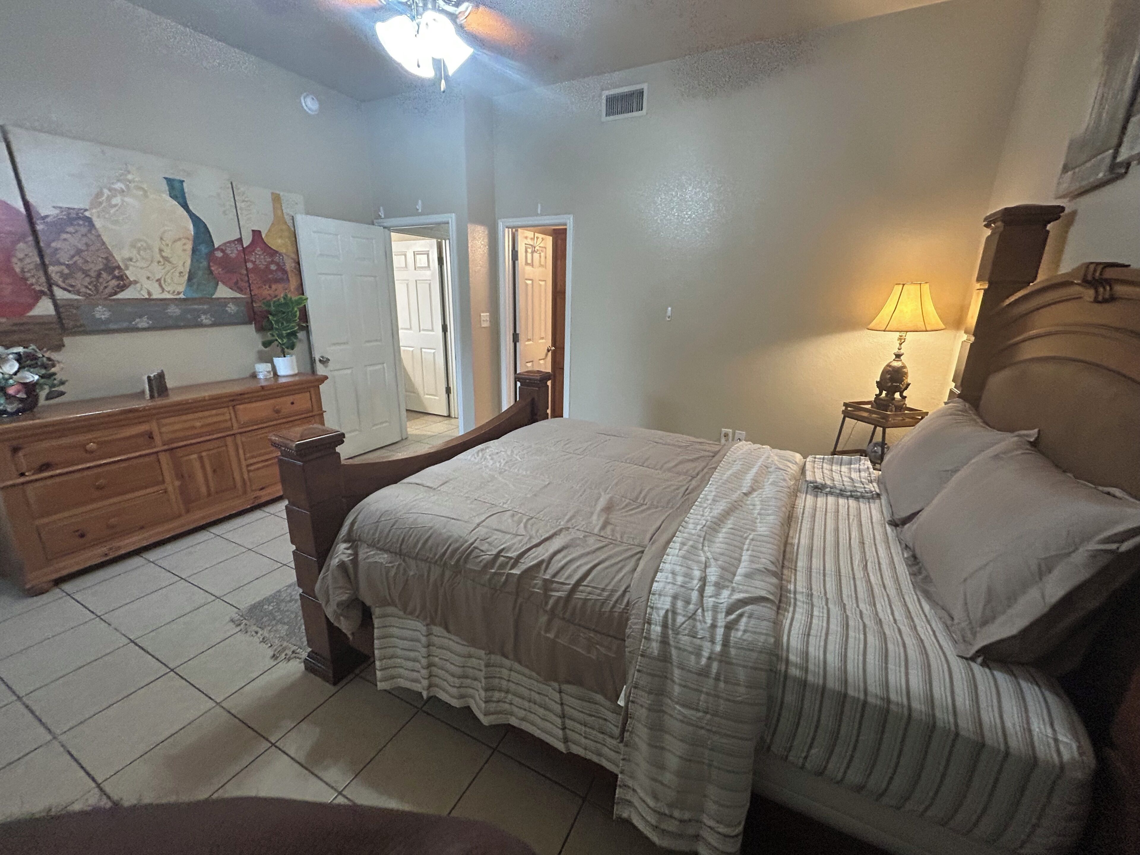 3 bedrooms, iron/ironing board, WiFi, bed sheets
