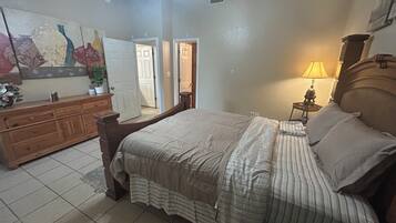 3 bedrooms, iron/ironing board, WiFi, bed sheets