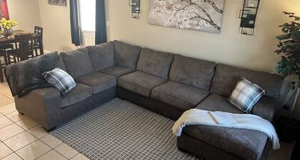 Home away from home 3-bedroom condo with AC in charming Killeen