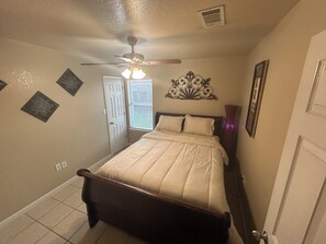3 habitaciones, tabla de planchar con plancha, wifi y ropa de cama 