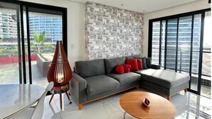 Leilighet – deluxe, terrasse, havutsikt | Oppholdsområde