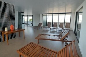 Apartamento Deluxe, patio, vistas al mar | Interior