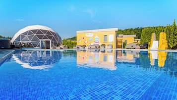 Seasonal outdoor pool