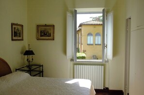 Free WiFi - Villa with pine forest and lake view in Tuscia (Manziana)
