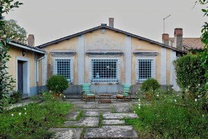 Exterior - Villa with pine forest and lake view in Tuscia (Manziana)