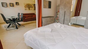 Ferros/tábuas de passar roupa, Wi-Fi de cortesia, roupa de cama