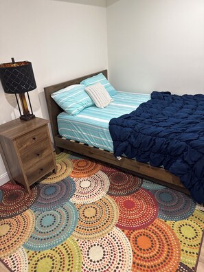 Room - 3-bedroom with AC and Heating in a basement Waldorf (Waldorf)