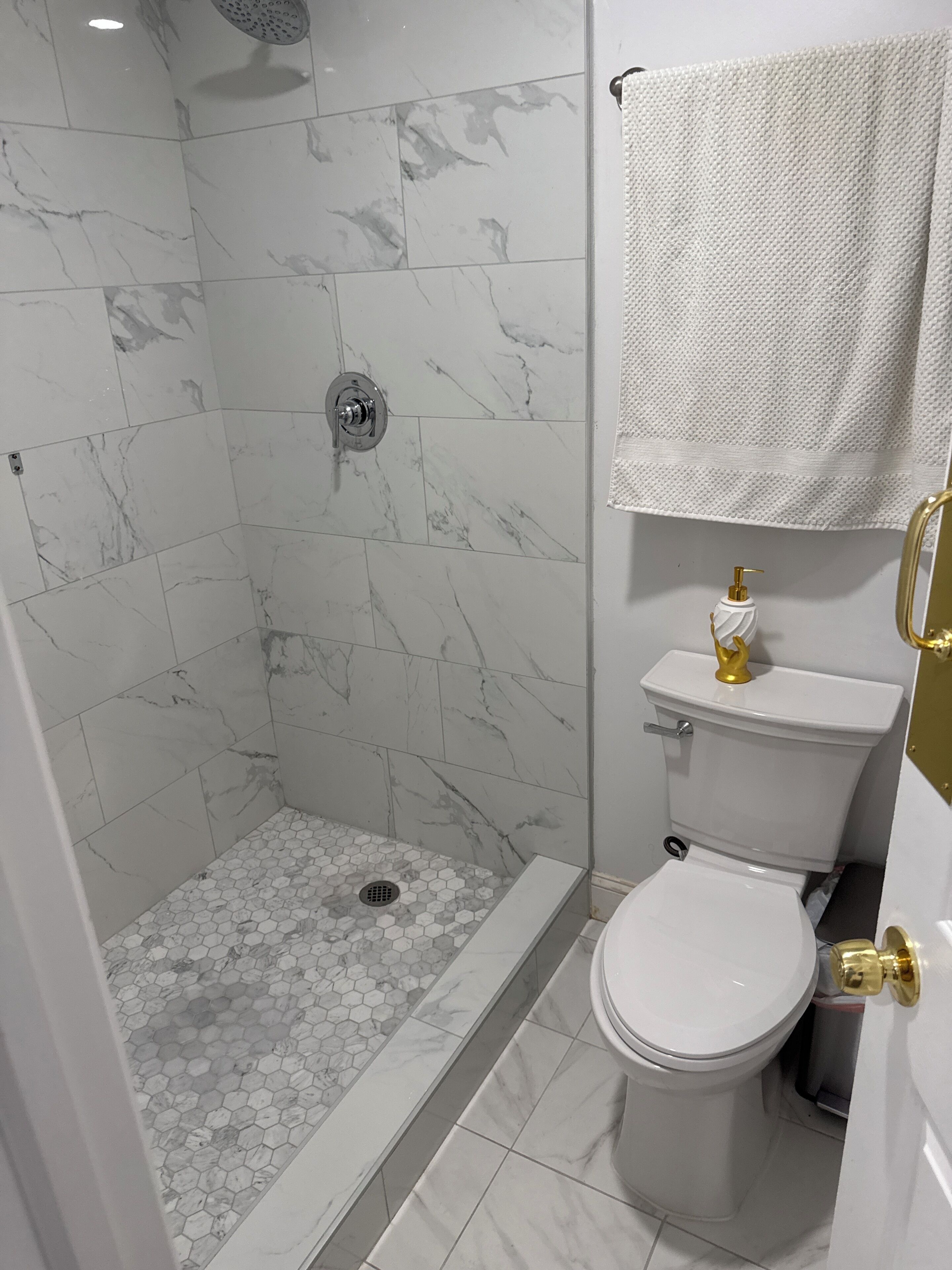 Hårtørrer, håndklæder, Toiletpapir