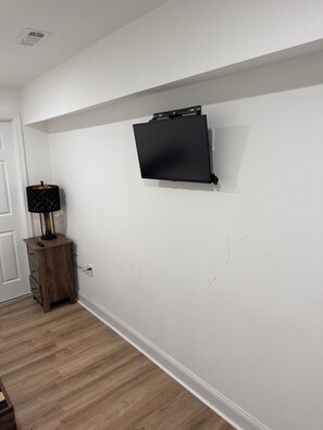 Interior - 3-bedroom with AC and Heating in a basement Waldorf (Waldorf)