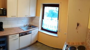 Private kitchen - Holiday Home 'Ferienhaus Für 4 Personen 50 M²' with Private Terrace and Private Garden (Egloffstein)
