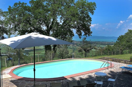 Historic villa overlooking Lake Trasimeno