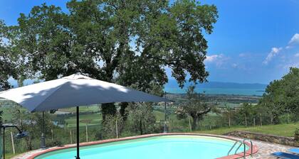 Historic villa overlooking Lake Trasimeno