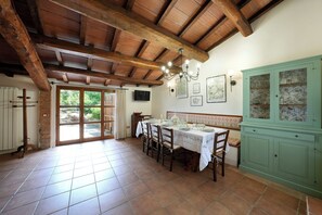 Dining - Historic villa overlooking Lake Trasimeno (Paciano)