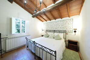 4 bedrooms, desk - Historic villa overlooking Lake Trasimeno (Paciano)