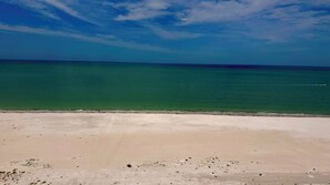 Beach nearby - Riviera Club 1103 - Direct Beach Access (Fort Myers Beach)