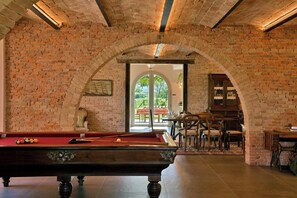 Games room - Historic villa in Tuscan Maremma with bio lake (Roccastrada)