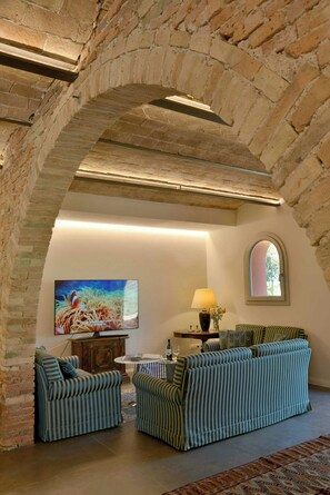TV - Historic villa in Tuscan Maremma with bio lake (Roccastrada)