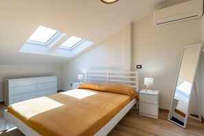 3 bedrooms, iron/ironing board - A comfortable 90 sqm apartment on two levels connected by an internal staircase, ideal for up to 6 people.The property is located in Torre Faro, one of the most picturesque towns in the Messina area, about 15 km from the center of Messina, at a point whe (Messina)