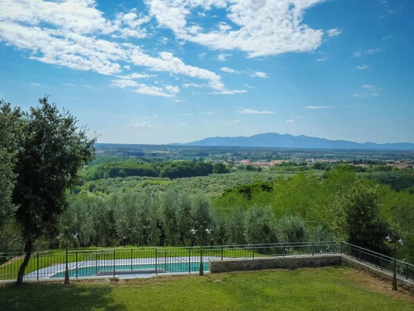 View from property - Apartment with pool in Vinci hills (Lamporecchio)