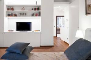 Desk, free WiFi - 1800s farmhouse among olive trees near Cerreto (Prato)