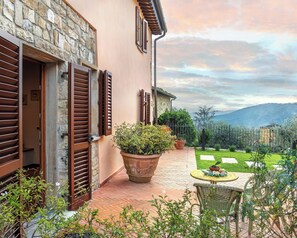 Terrace/patio - 1800s farmhouse among olive trees near Cerreto (Prato)