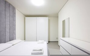 Desk, free WiFi - SanPietro Vacation Apartment 056 (Plazhi San Pietro)
