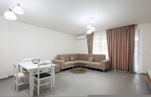 TV, offices - SanPietro Vacation Apartment 056 (Plazhi San Pietro)
