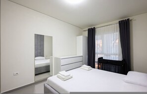 Desk, free WiFi - SanPietro Vacation Apartment 056 (Plazhi San Pietro)