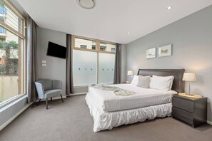 Desk, iron/ironing board, WiFi, bed sheets - Cityline Haven Harbourside Living with City Energy (Pyrmont)