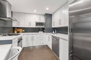 Fridge, microwave, oven, stovetop - Cityline Haven Harbourside Living with City Energy (Pyrmont)