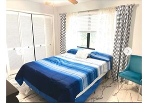 3 bedrooms, iron/ironing board, WiFi, bed sheets - Waterfront 3BR 1Bath Furnished w/Gulf of America Access (NEW PORT RICHEY)