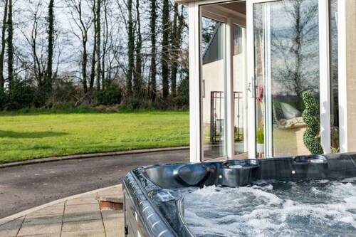Turner’s Corner | Hot Tub Retreat, Escape Ordinary