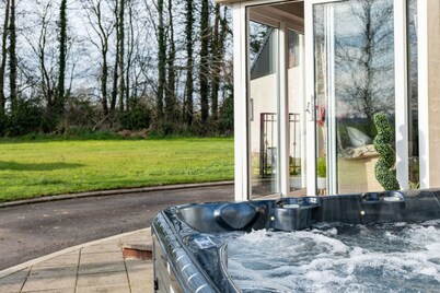 Turner’s Corner | Hot Tub Retreat, Escape Ordinary