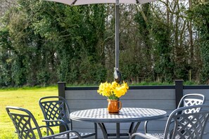 Outdoor dining - Turner’s Corner | Hot Tub Retreat, Escape Ordinary (Aghadowey)