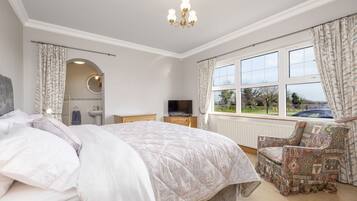 Iron/ironing board, travel crib, WiFi, bed sheets