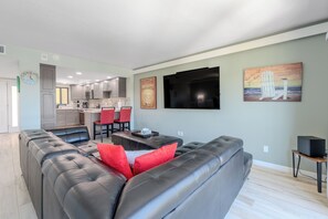 TV - ☀️🏖️Gorgeous Bay View | Steps to the Beach | Santa Maria #205- Manatee Cove (Fort Myers Beach)