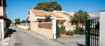 A cozy apartment of approximately 90 square meters, spread over two levels connected by stairs, accommodating up to 6 people.The property is located in Torre Faro, a charming seaside village about 15 km from Messina, where the Ionian and Tyrrhenian Seas