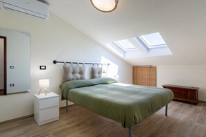 3 chambres, fer et planche à repasser