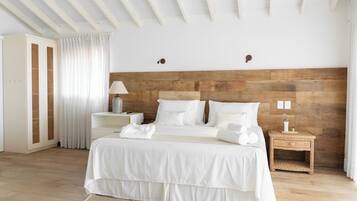 Suíte superior, sacada, vista para o mar | Wi-Fi de cortesia, roupa de cama