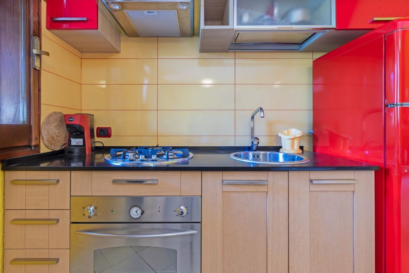 Fridge, microwave