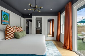 7 bedrooms, desk, iron/ironing board, free WiFi - Wonderland · Sleeps 24, Pool, Hot Tub, Soccer, etc (Austin)
