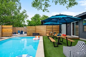 Outdoor pool - Wonderland · Sleeps 24, Pool, Hot Tub, Soccer, etc (Austin)