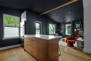 Lobby - Wonderland Unit A · Sleeps 12, Hot Tub & BBQ (Austin)