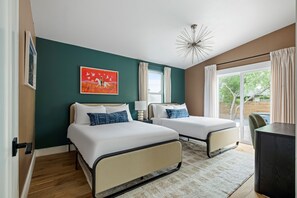 Room - Wonderland Unit A · Sleeps 12, Hot Tub & BBQ (Austin)