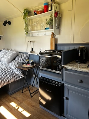 1 bedroom, bed sheets