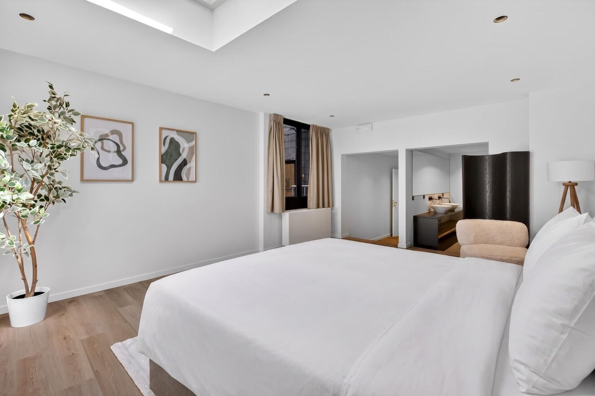 3 bedrooms, desk, iron/ironing board, WiFi (free)