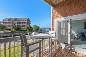 Outdoor dining - Surf's Up: Waterfront | Shared Pool | Dogs OK (Manteo)